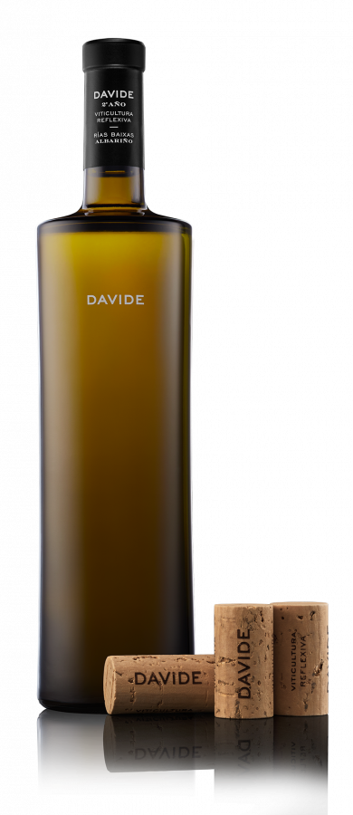 Davide Botella Y Corchos.png